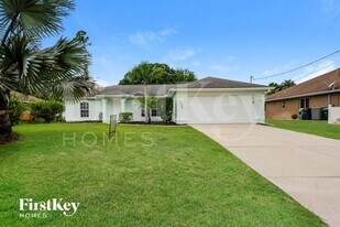 1347 Russellville St in North Port, FL - Building Photo