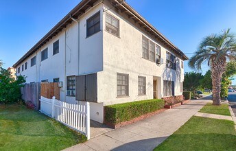 1026 Ximeno Ave in Long Beach, CA - Building Photo - Building Photo