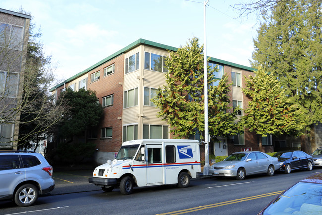 L&P Apartments in Seattle, WA - Building Photo - Building Photo