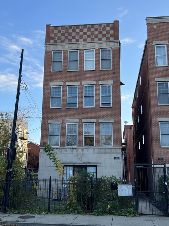 2351 W Congress Pkwy in Chicago, IL - Building Photo