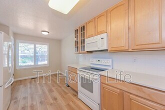 22137 E Irish Dr in Aurora, CO - Building Photo - Building Photo
