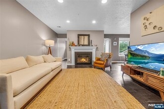 8 Larkin Cir in West Orange, NJ - Building Photo - Building Photo