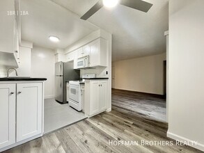 12029 Goshen Ave, Unit 6 in Los Angeles, CA - Foto de edificio - Building Photo