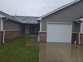 223 N Cedar St in Goddard, KS - Building Photo