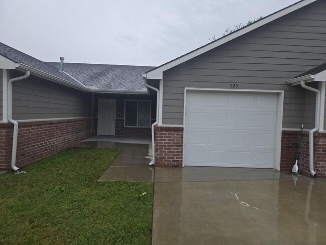 property at 223 N Cedar St
