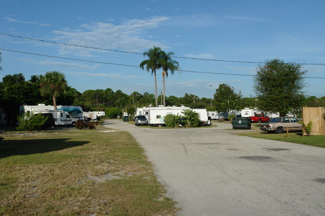 4531 S Us-1 Hwy in Fort Pierce, FL - Foto de edificio - Building Photo