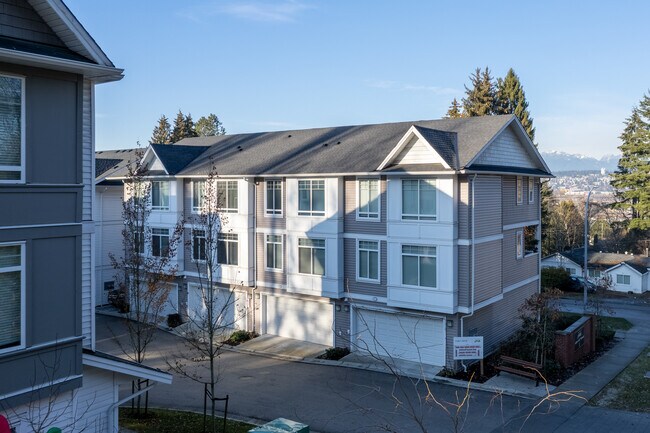 Phoenix Hill in Surrey, BC - Building Photo - Building Photo