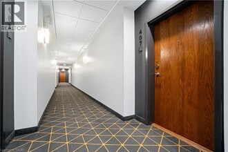 255 Northfield Dr E in Waterloo, ON - Building Photo - Building Photo