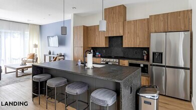 2206 Arroyo Ave, Unit 404 in Dallas, TX - Building Photo - Building Photo