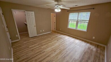 830 Wood Creek Dr in Hubert, NC - Foto de edificio - Building Photo