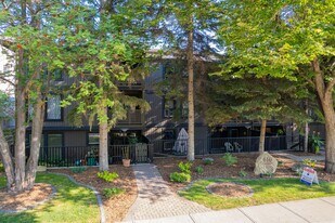 616 24th Ave SW in Calgary, AB - Building Photo