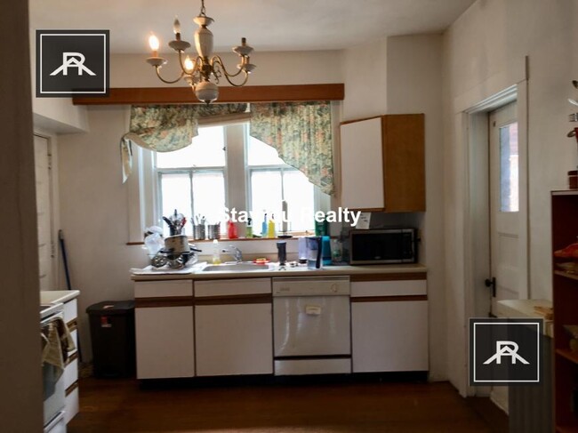 1679 Beacon St in Brookline, MA - Building Photo - Building Photo