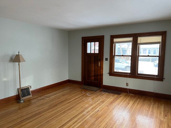 1015 20th Ave SE, Unit Whole House in Minneapolis, MN - Building Photo - Building Photo