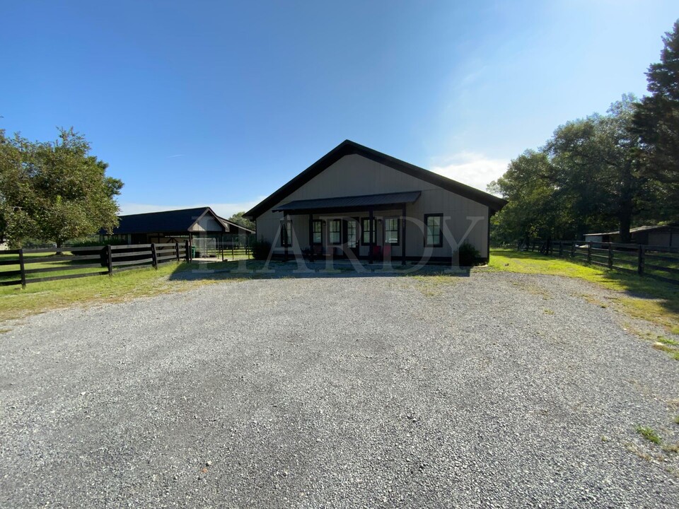 127 Carpenter Rd NE in Calhoun, GA - Building Photo