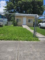 1951 NW 49th St in Miami, FL - Building Photo