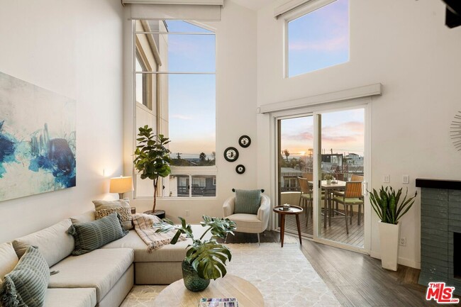 245 Main St in Los Angeles, CA - Foto de edificio - Building Photo