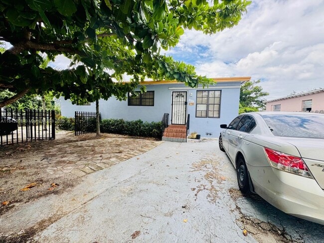 1060 NW 116th St in Miami, FL - Building Photo - Building Photo