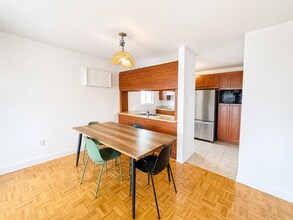 4270 Des Sources Boul in Dollard-des-Ormeaux, QC - Building Photo - Building Photo
