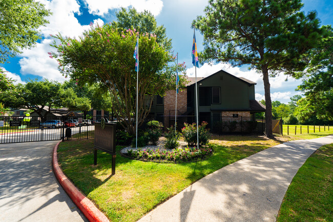 OAK BEND APARTMENTS in Tomball, TX - Building Photo - Building Photo