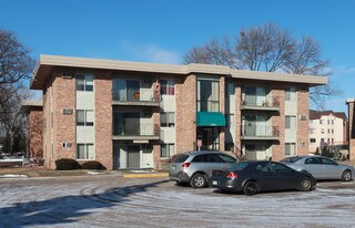 Broadway Village Apartments in Minneapolis, MN - Building Photo