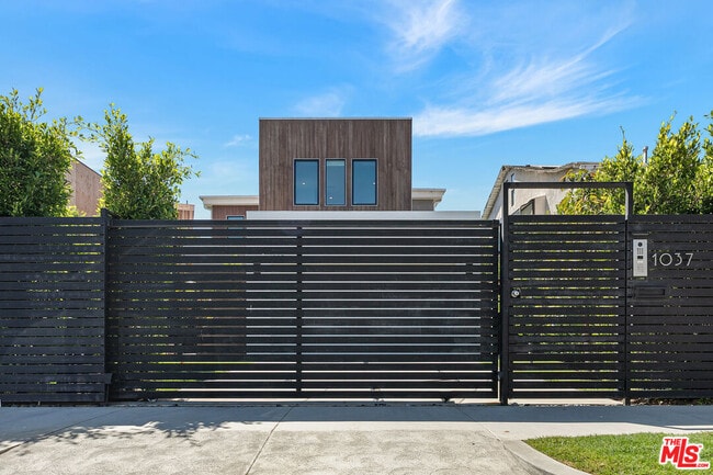 1037 Palms Blvd in Los Angeles, CA - Building Photo - Building Photo