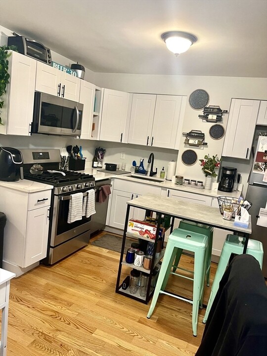 13 Margaret St in Boston, MA - Building Photo