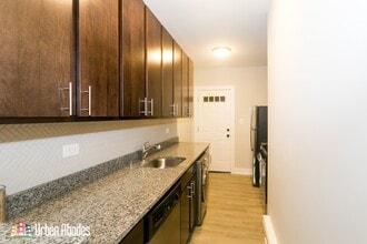 703 W Brompton Ave, Unit A01C in Chicago, IL - Building Photo - Building Photo