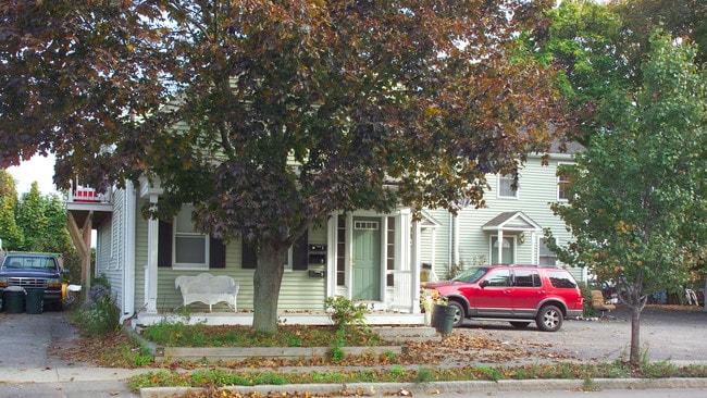 613 South St in Quincy, MA - Foto de edificio - Building Photo