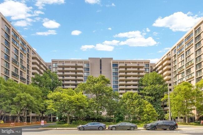 4141 Henderson Rd in Arlington, VA - Building Photo - Building Photo