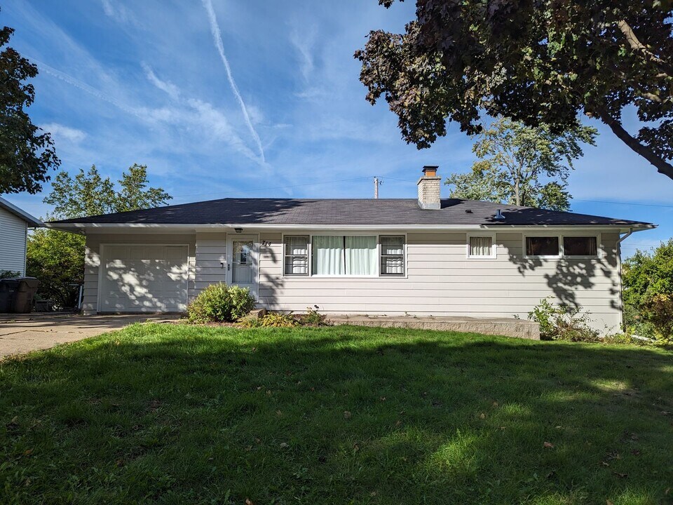 714 N Meadow Ln in Madison, WI - Building Photo