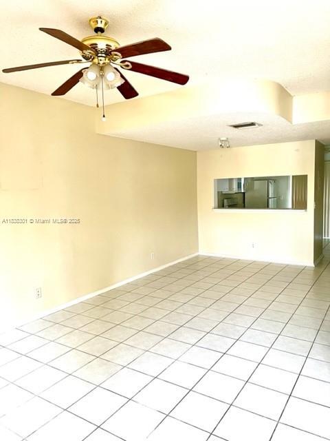 7886 Dixie Beach Cir in Tamarac, FL - Building Photo - Building Photo