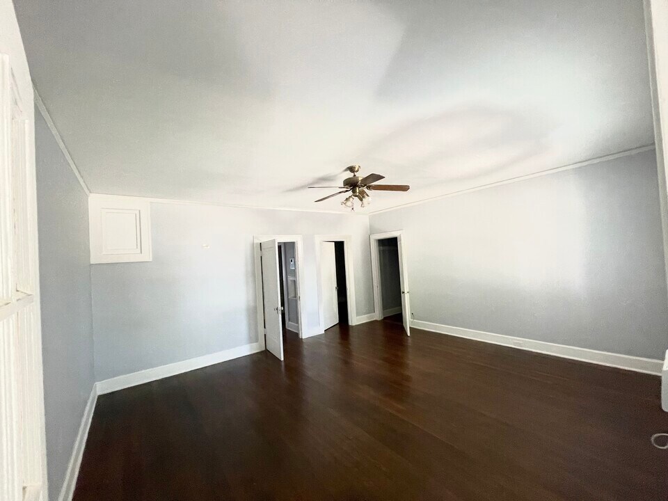 426 W Huisache Ave, Unit 1 BR in San Antonio, TX - Building Photo