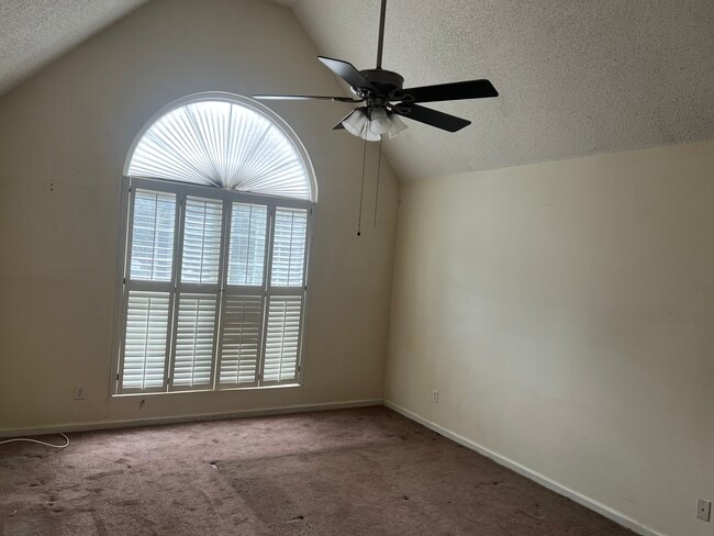 5 Rivermist Ln in Savannah, GA - Foto de edificio - Building Photo