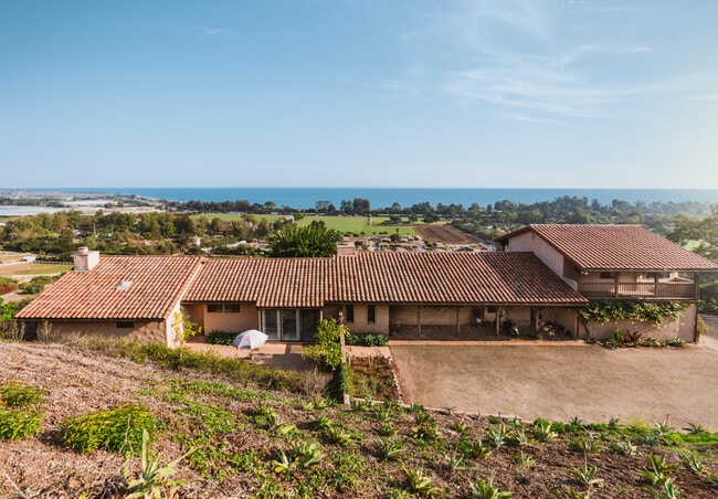 3330 Foothill Rd in Carpinteria, CA - Building Photo - Building Photo