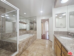 801 Lorraine Blvd in Los Angeles, CA - Building Photo - Building Photo