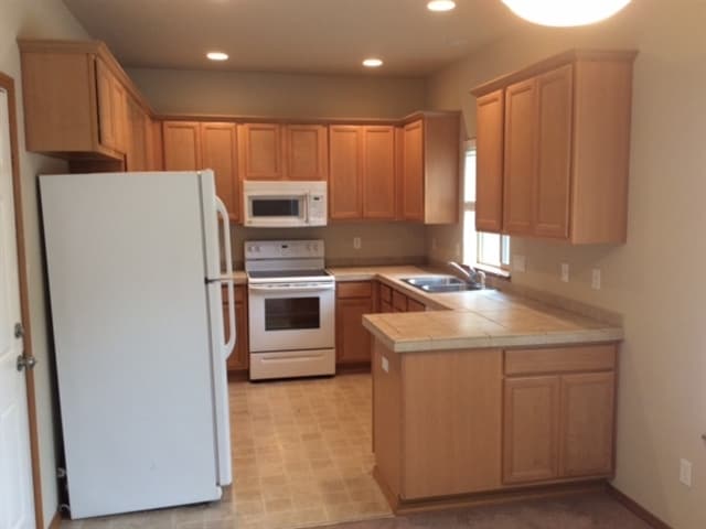 668 SE Jack Ave in McMinnville, OR - Building Photo - Building Photo