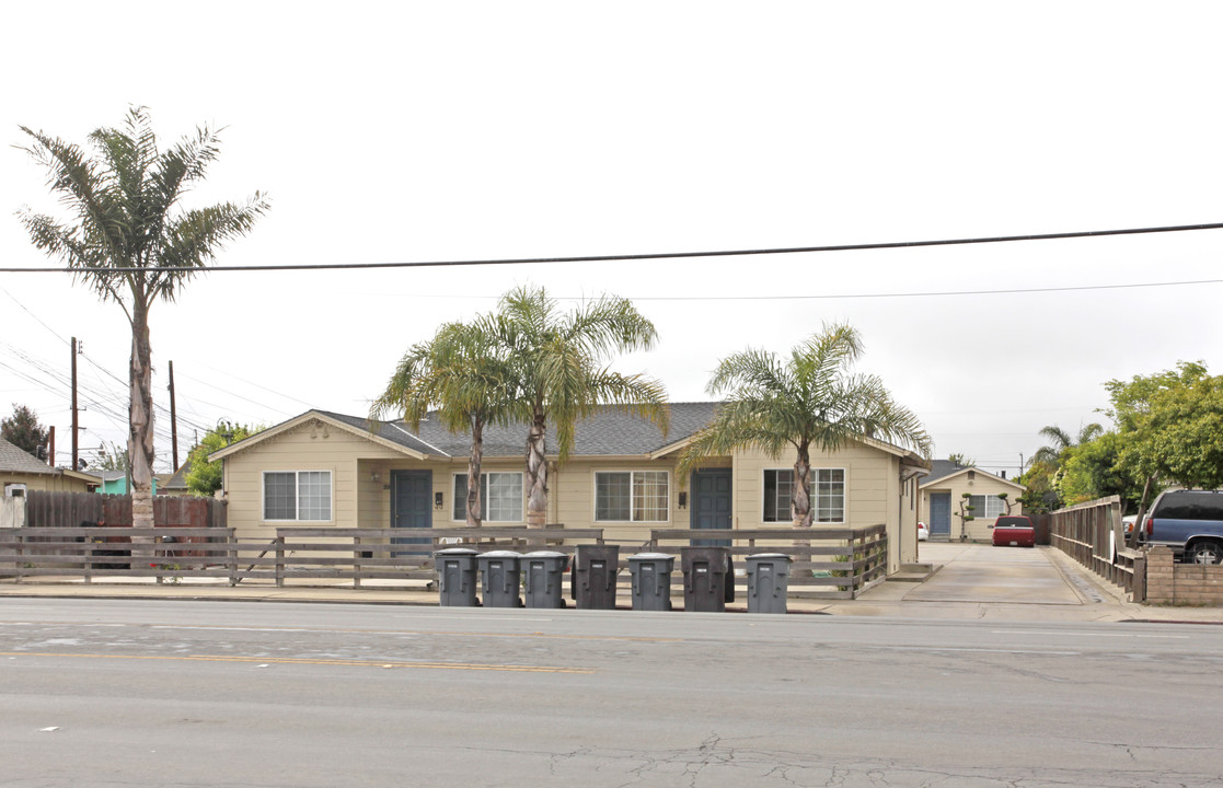 352 Williams Rd in Salinas, CA - Foto de edificio