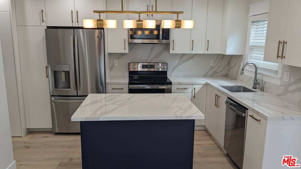 3677 3rd Ave in Los Angeles, CA - Building Photo