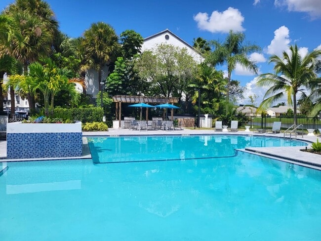 4555 NW 99th Ave in Doral, FL - Building Photo - Building Photo