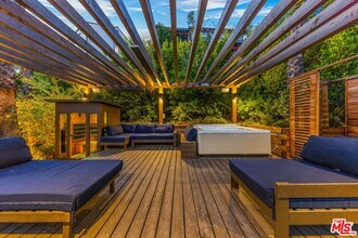 6345 Bryn Mawr Dr in Los Angeles, CA - Building Photo - Building Photo