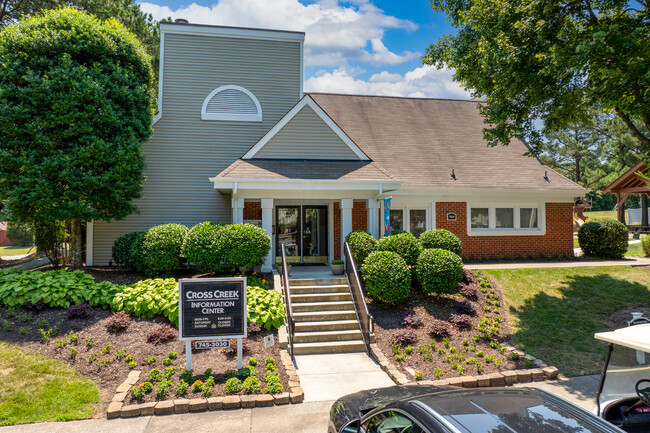 Cross Creek Apartments in Richmond, VA - Foto de edificio - Building Photo