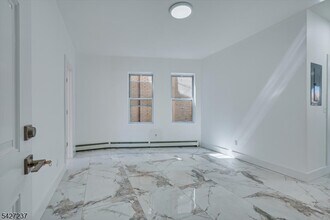 520 E Jersey St in Elizabeth, NJ - Building Photo - Building Photo