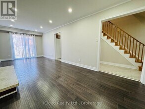 6 Dutch Crescent in Brampton, ON - Building Photo - Building Photo