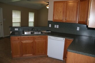 8415 Reterio Dr in West Columbia, TX - Building Photo - Building Photo