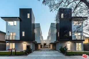 945 N Oxford Ave in Los Angeles, CA - Building Photo