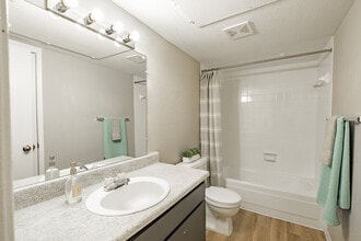 8700 Broadway in Houston, TX - Building Photo - Building Photo