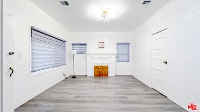 1207 S Harvard Blvd in Los Angeles, CA - Building Photo - Building Photo