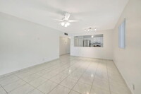 4155 NW 90th Ave in Coral Springs, FL - Foto de edificio - Building Photo