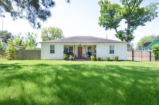 property at 219 W 30th St