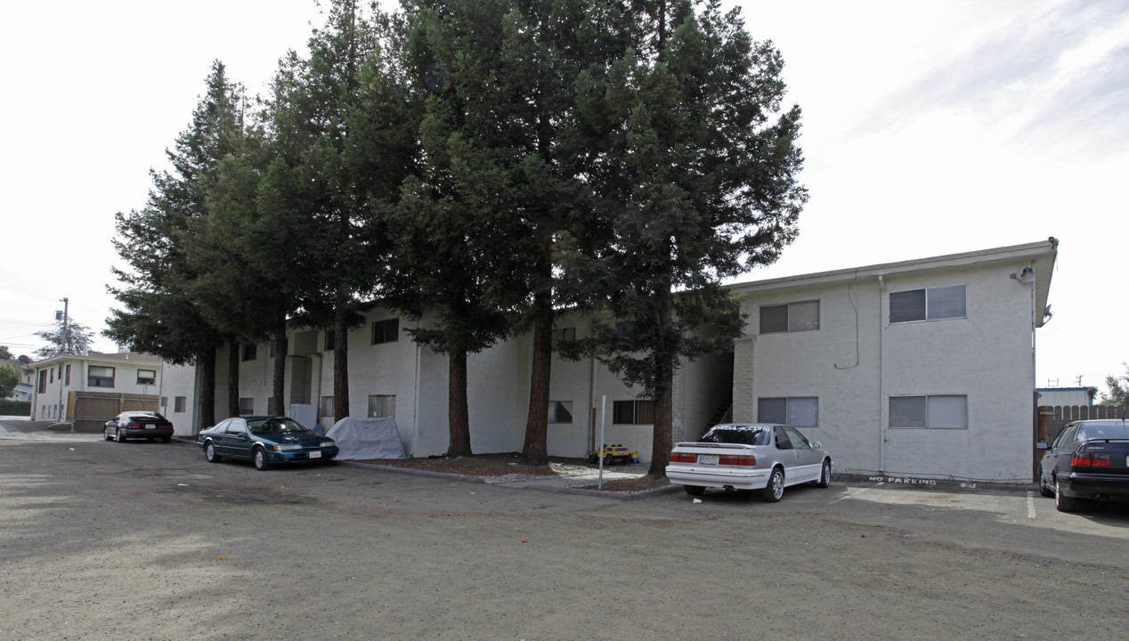 152-156 &1 Smalley Ave in Hayward, CA - Building Photo